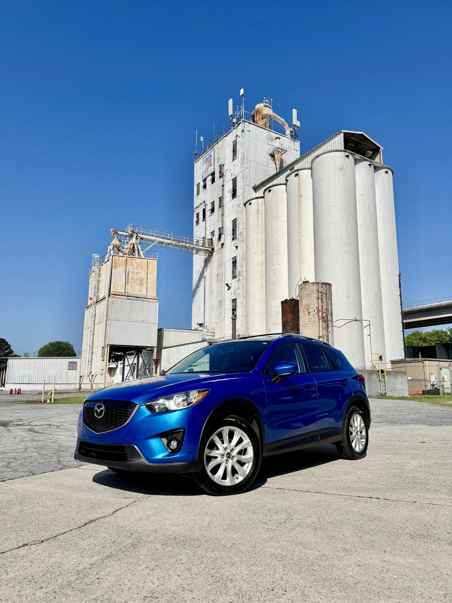 Blue Mazda SUV from the Easy Cash Rental fleet